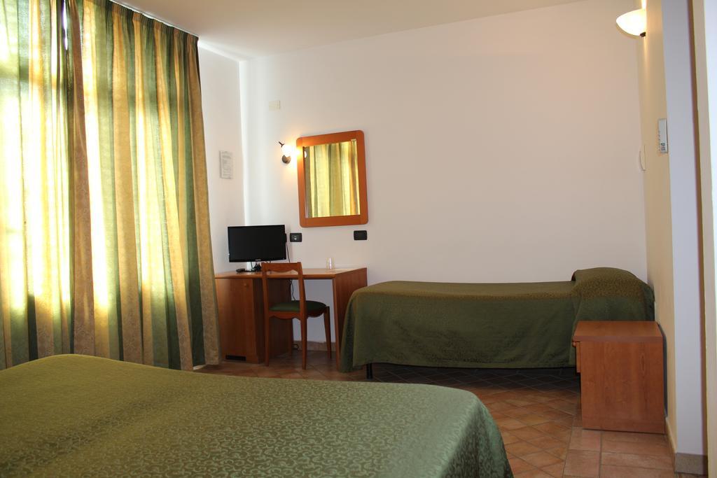 Carlo's Hotel Castagneto Carducci Buitenkant foto